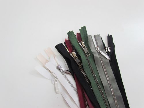 Great value Lucky Dip Metal & Chunky Zip 10 Pack- Medium- ZP42 available to order online New Zealand
