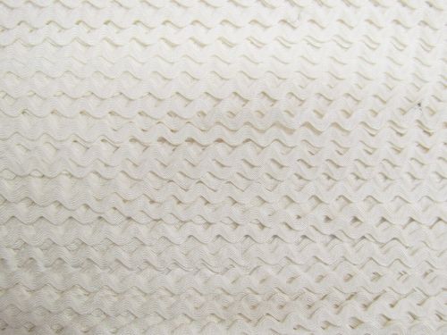 Great value 8mm Ric Rac Trim- Warm White #T1363 available to order online New Zealand