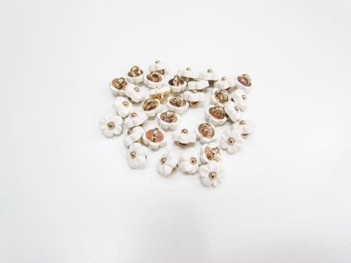 Great value 11mm Button- FB658 White Daisy available to order online New Zealand