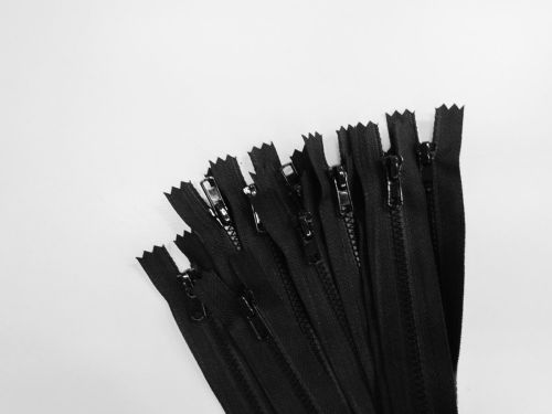 Great value 24cm Chunky Zip 10 Pack- Black- ZP07 available to order online New Zealand