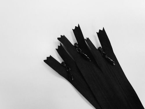 Great value 18cm Heavy Duty Invisible Zip 3 Pack- Black- ZP12 available to order online New Zealand