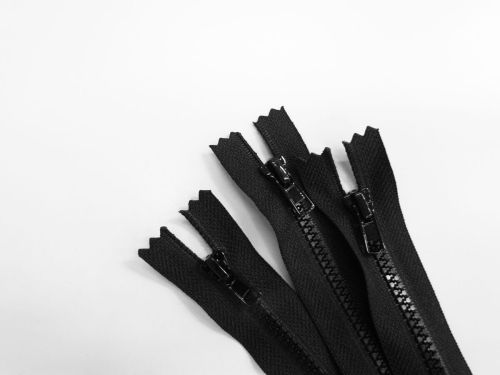 Great value 32cm Chunky Zip 3 Pack- Black- ZP38 available to order online New Zealand